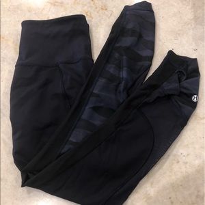 Lululemon leggings crop to the mid calf